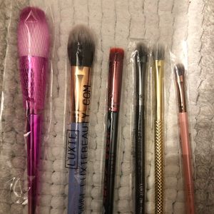 Makeup brushes